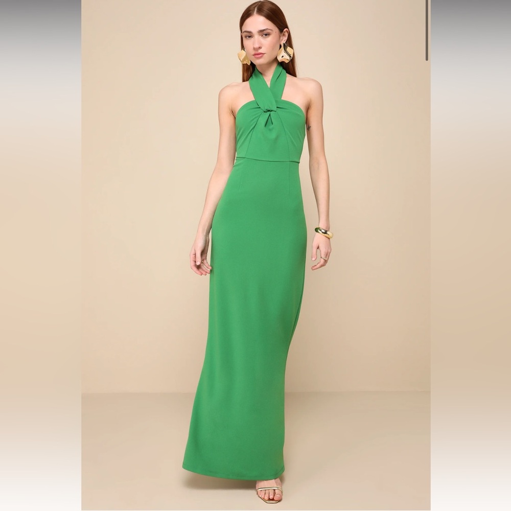 New with tags, full length green dress from Lulu’s. Size Small.